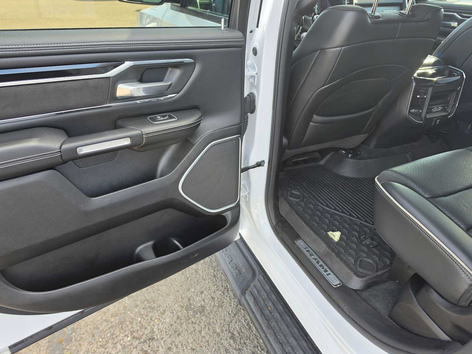 Used 2021 RAM 1500 Laramie AWD/4WD image 17