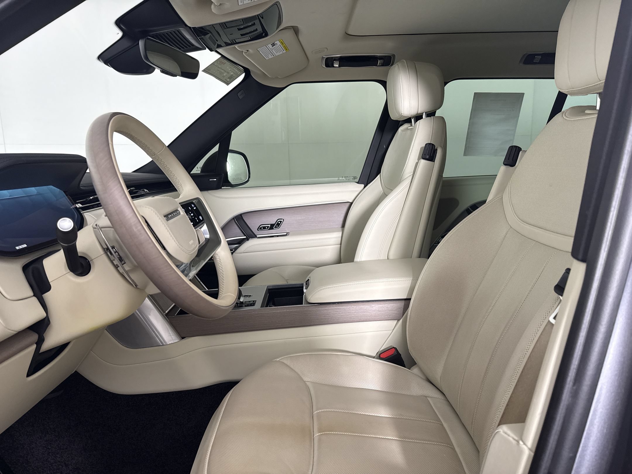 Used 2025 Land Rover Range Rover SE AWD/4WD image 25