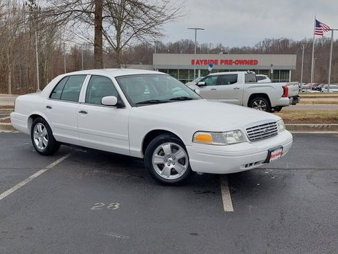 Used 2011 Ford Crown Victoria LX w/ Comfort Appearance Pkg image 2
