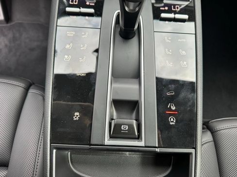 Used 2026 Porsche Macan AWD/4WD image 27