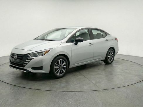 Used 2025 Nissan Versa SV FWD image 3