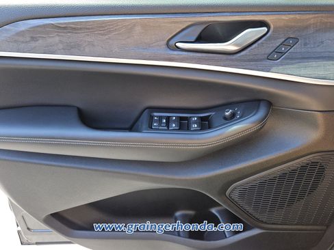 Used 2024 Jeep Grand Cherokee Limited w/ Black Appearance Package AWD/4WD image 23