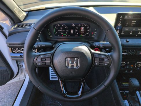 Used 2025 Honda Accord Sport image 18