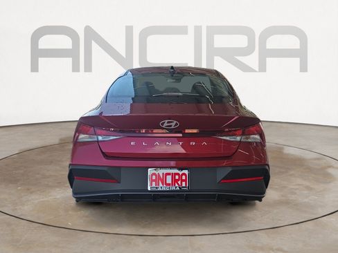Used 2025 Hyundai Elantra SE FWD image 5