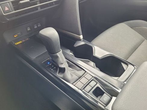 Used 2025 Toyota Camry LE image 12