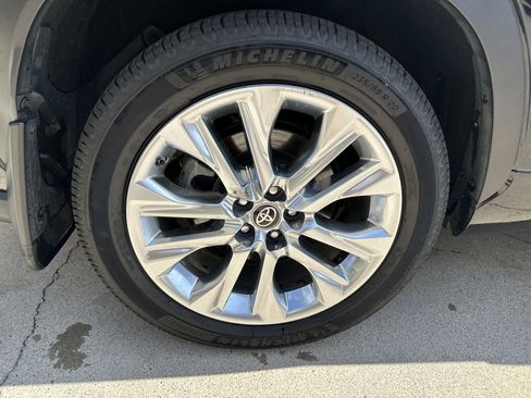 Used 2023 Toyota Highlander Limited AWD/4WD image 33