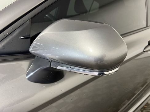 Used 2025 Toyota Camry SE w/ Convenience Package image 13