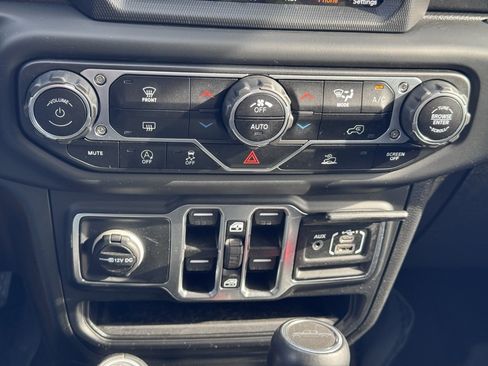 Used 2021 Jeep Gladiator Overland w/ Popular Equipment Package image 12