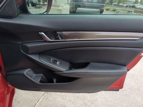 Used 2018 Honda Accord Sport image 29