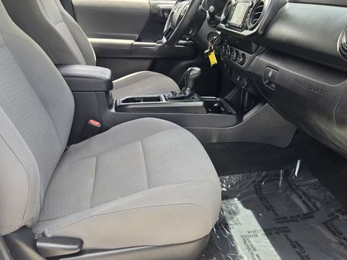 Used 2019 Toyota Tacoma SR AWD/4WD image 15