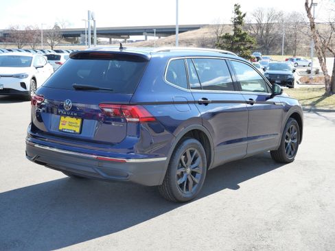 Certified 2024 Volkswagen Tiguan SE image 7