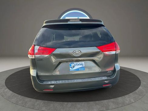 Used 2012 Toyota Sienna XLE FWD image 9