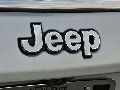 Used 2024 Jeep Compass Latitude image 30