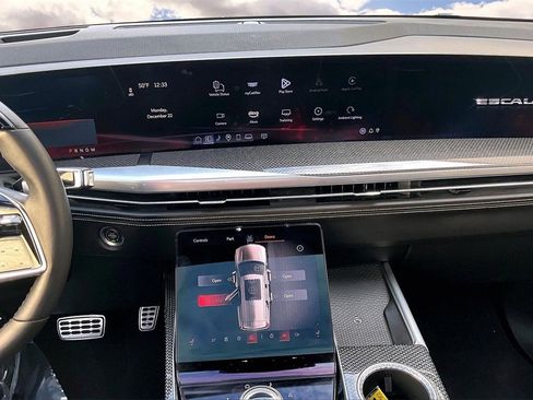 Certified 2025 Cadillac Escalade ESV V image 9