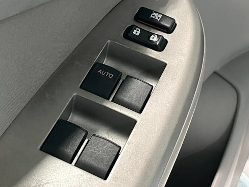 Used 2012 Toyota Corolla LE FWD image 23