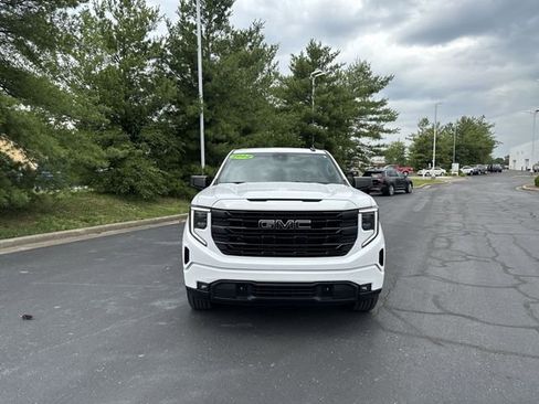 Used 2022 GMC Sierra 1500 Elevation w/ LPO, Elevation Black Package AWD/4WD image 7