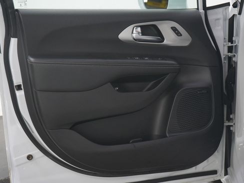 Used 2022 Chrysler Pacifica Limited w/ S Appearance Package image 20