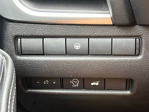 Used 2025 Nissan Rogue SV image 33