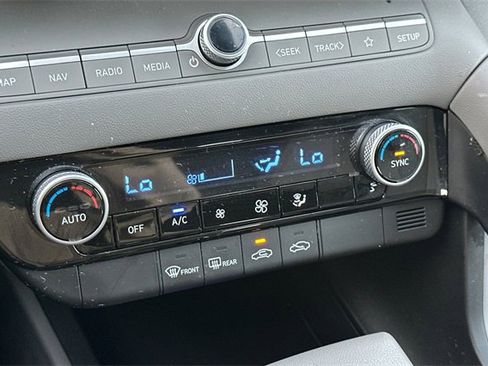 Used 2024 Hyundai Elantra SEL image 22