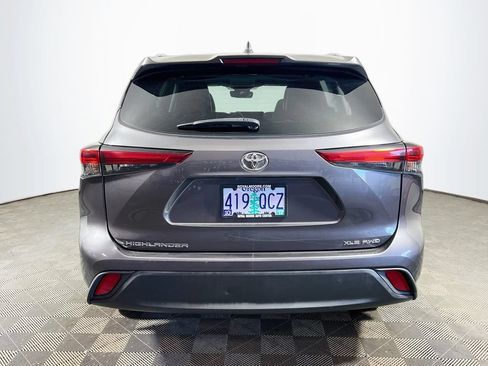 Used 2022 Toyota Highlander XLE AWD/4WD image 6