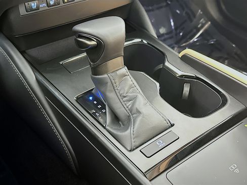 Used 2025 Lexus ES 350 w/ Accessory Package (Z2) image 16