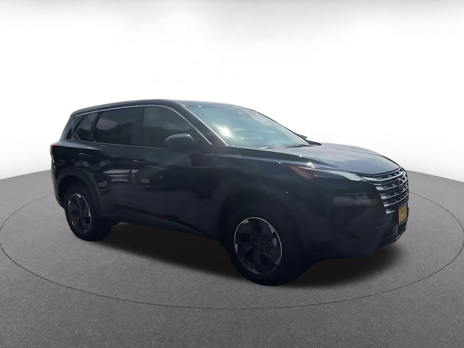 Used 2025 Nissan Rogue SV FWD image 2
