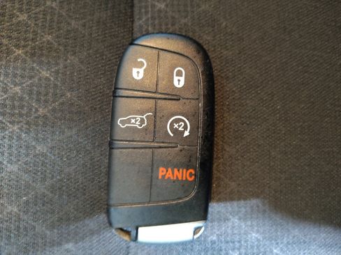 Used 2021 Jeep Grand Cherokee Laredo w/ Security & Convenience Group AWD/4WD image 32
