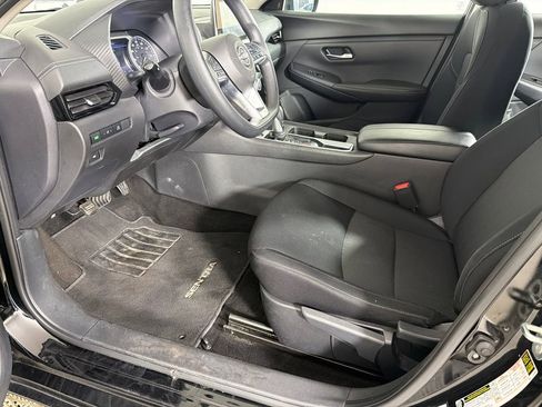 Used 2024 Nissan Sentra SV FWD image 9