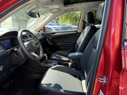 Certified 2022 Volkswagen Tiguan SE w/ Panoramic Sunroof Package AWD/4WD image 18