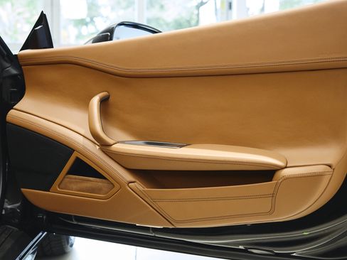 Used 2013 Ferrari 458 Spider RWD image 31