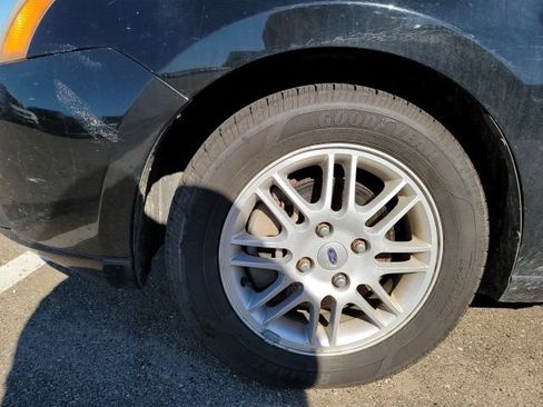 Used 2010 Ford Focus SE FWD image 12