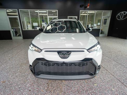 Used 2025 Toyota Corolla Cross AWD Hybrid w/ Moonroof Package image 6