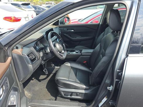 Used 2023 Nissan Rogue SL w/ SL Premium Package image 6