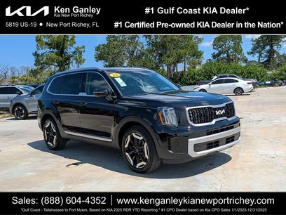 Certified 2025 Kia Telluride EX w/ EX Captain's Chair Package