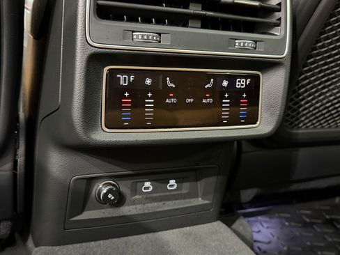 Used 2024 Audi RS Q8 4.0T image 22