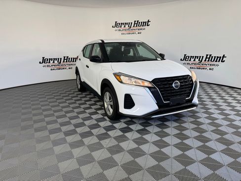 Used 2021 Nissan Kicks S image 7