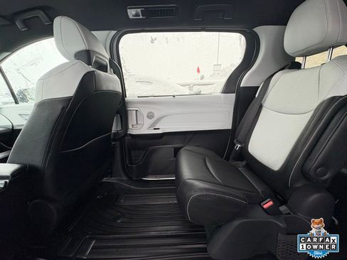 Certified 2025 Toyota Sienna XSE image 26