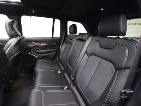 Used 2023 Jeep Grand Cherokee Overland w/ Luxury Tech Group IV AWD/4WD image 26