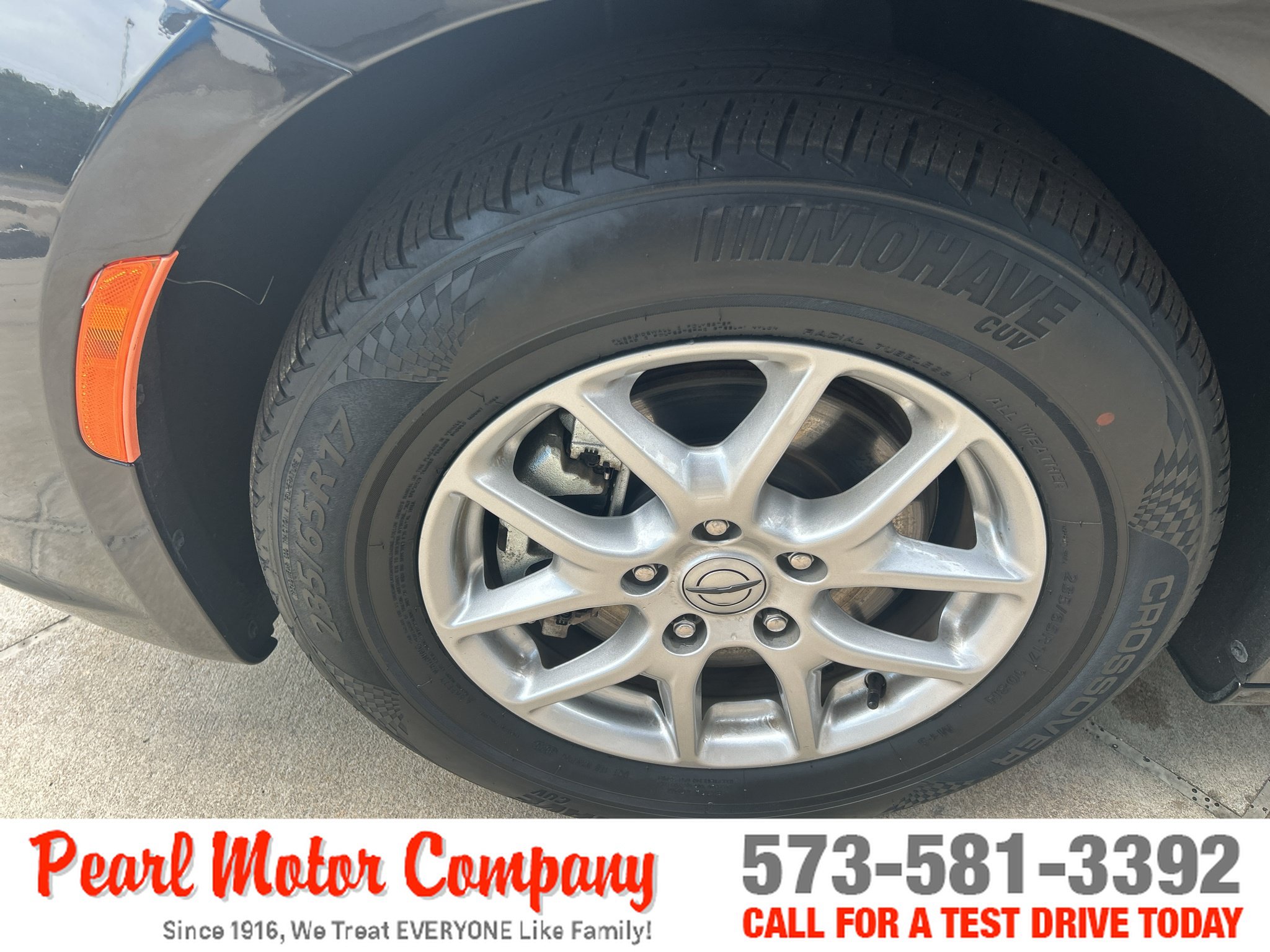 Used 2024 Chrysler Pacifica Touring-L FWD image 8
