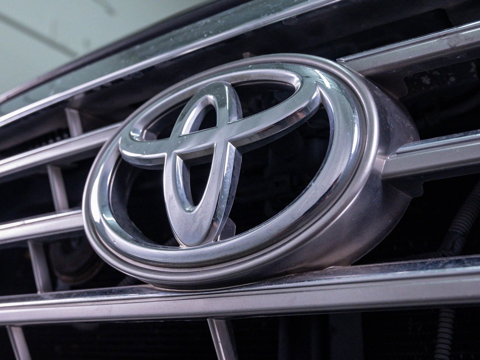Used 2010 Toyota Highlander Limited w/ Extra Value Pkg 8 AWD/4WD image 5