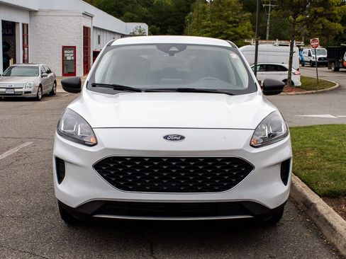 Used 2022 Ford Escape SE image 2