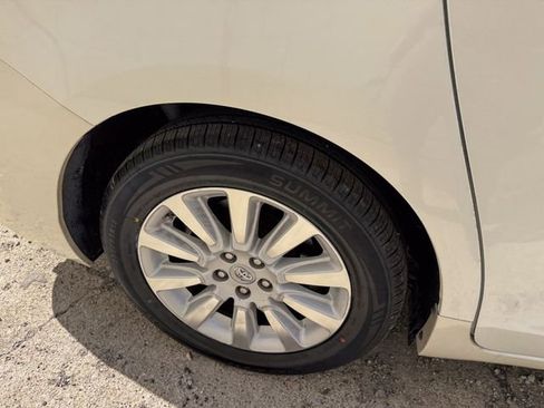 Used 2013 Toyota Sienna Limited w/ Premium Pkg AWD/4WD image 34