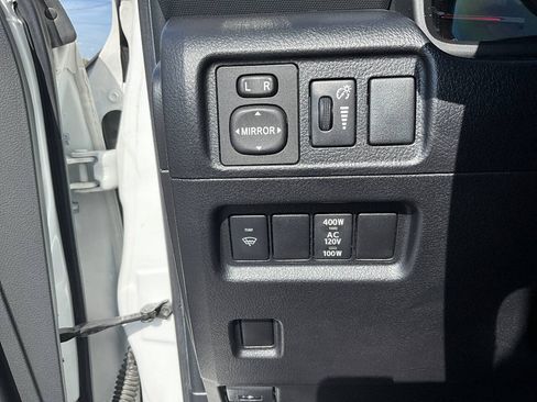 Used 2018 Toyota 4Runner SR5 Premium AWD/4WD image 37