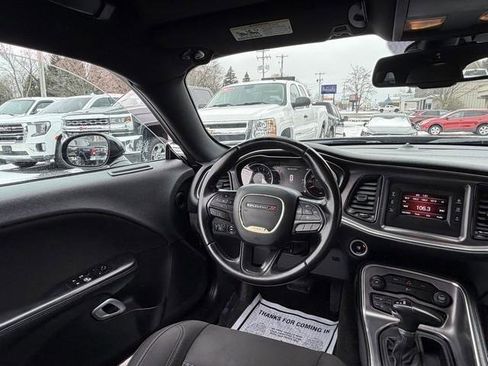 Used 2016 Dodge Challenger SXT image 25