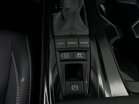 Used 2025 Toyota Camry SE image 23