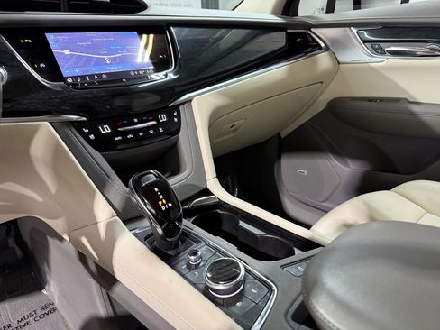 Used 2021 Cadillac XT6 Premium Luxury image 16