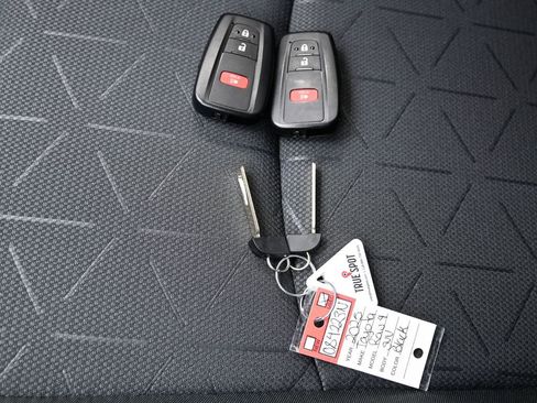 Used 2025 Toyota RAV4 XLE image 30