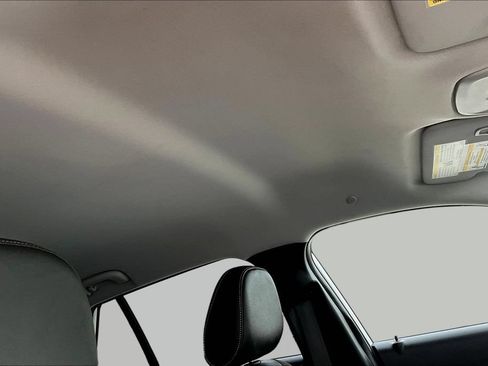 Used 2025 Chevrolet Trax LT FWD image 28