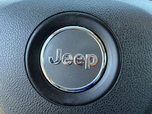 Used 2016 Jeep Cherokee Latitude w/ Cold Weather Group AWD/4WD image 22