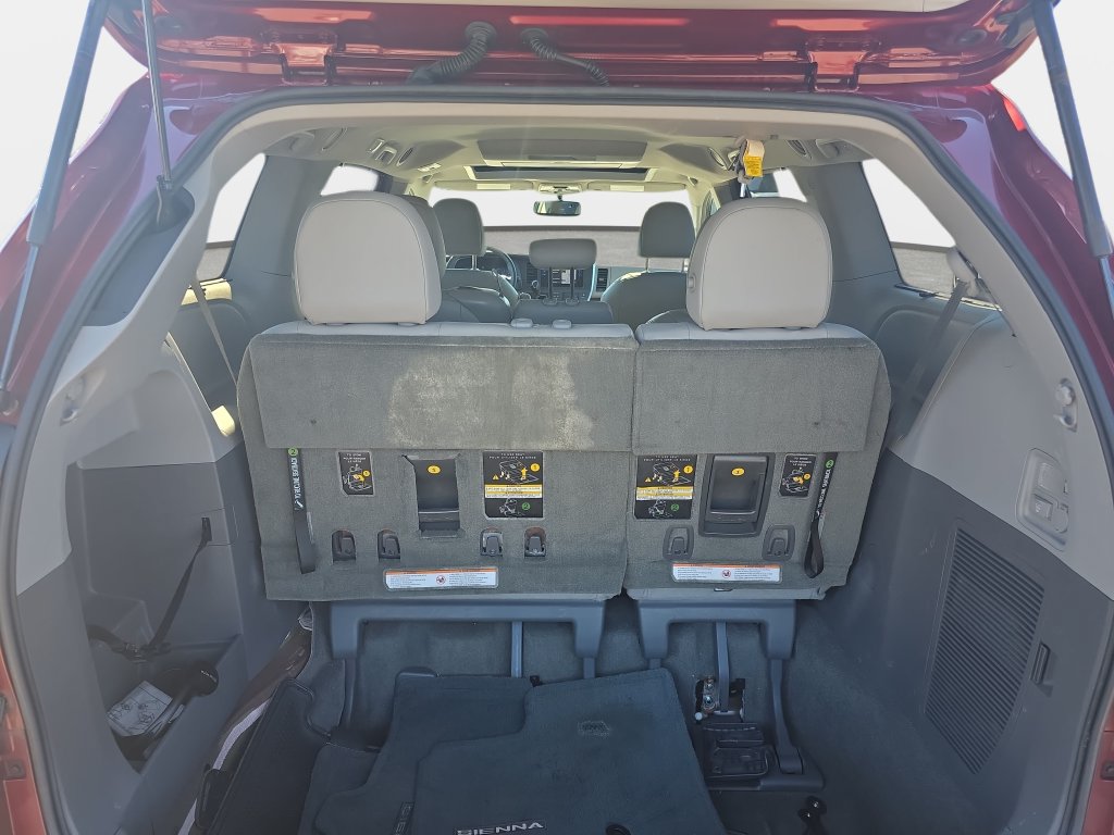Used 2017 Toyota Sienna XLE Premium w/ Protection Package FWD image 12